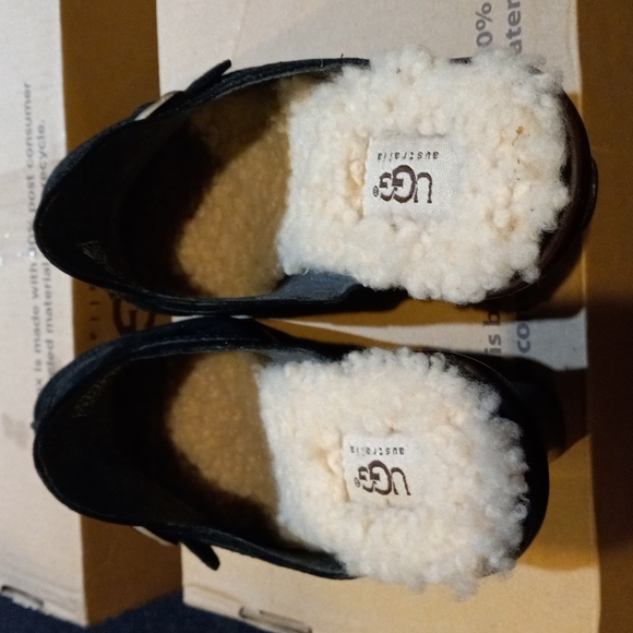 NWT BLACK SLIDE LINED UGGS - Picture 3 of 4